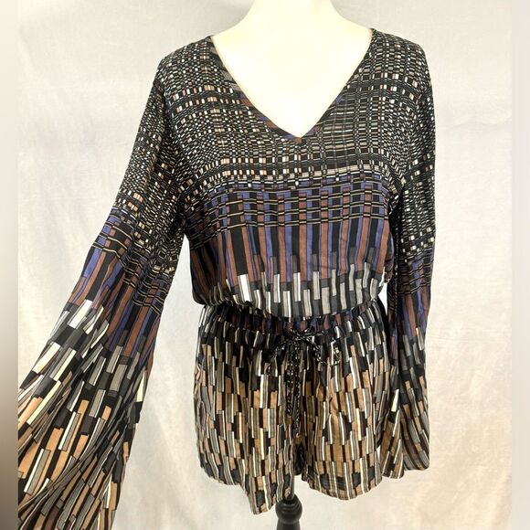 Blush Boutique long sleeve open back geometric print romper size large - Picture 3 of 9